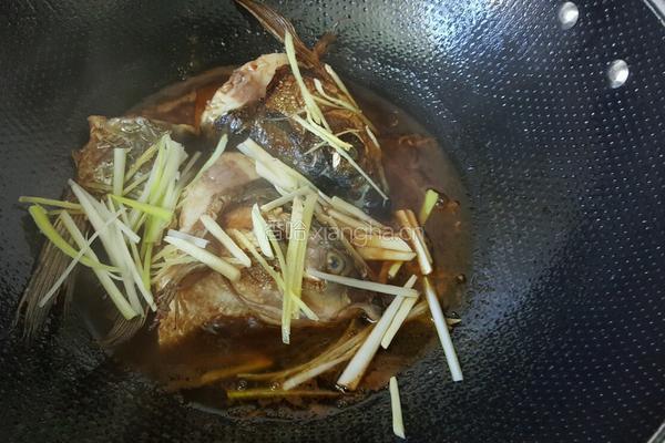 鱼头炖豆腐的做法图解5
