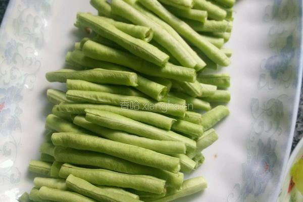 肉沫焖豇豆的做法图解2