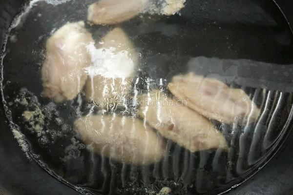 香辣翅中虾的做法图解1