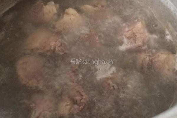 莲藕炖排骨的做法图解1