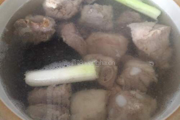 莲藕炖排骨的做法图解4