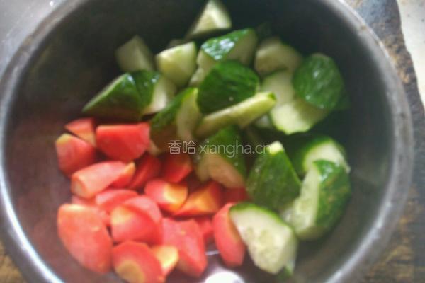 泡椒鸡的做法图解1