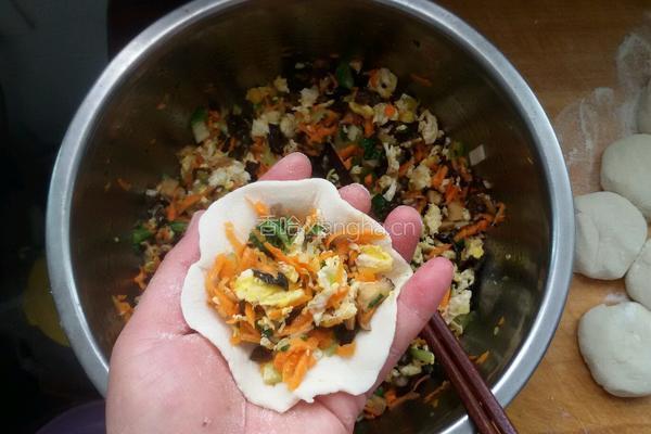 烫面素馅锅贴饺子的做法图解10