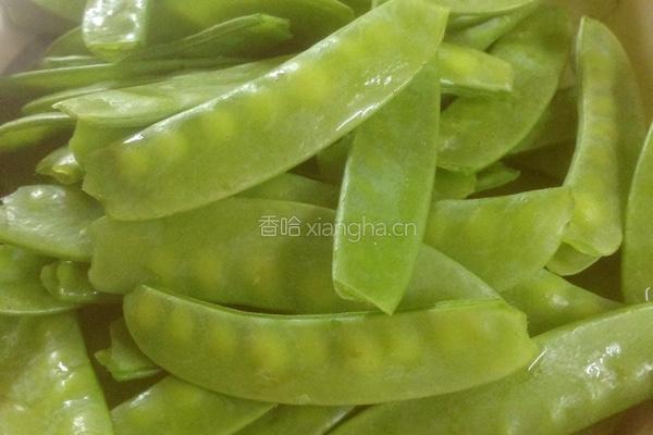 （异国风情）荷兰豆炒腊肠的做法图解1