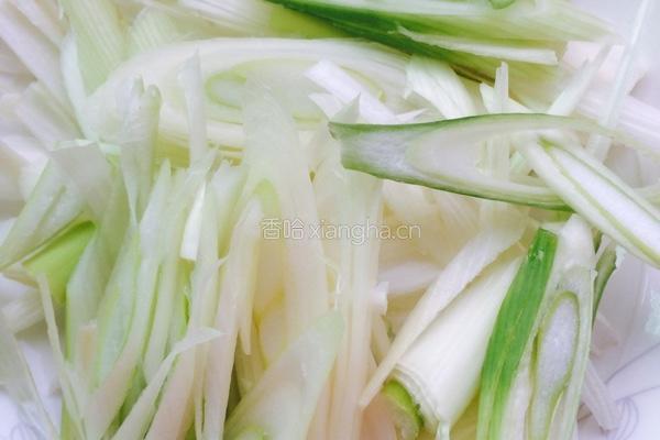 葱爆羊肉的做法图解2