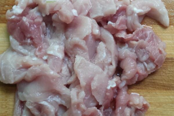农家小炒肉（青辣椒炒肉）的做法图解2