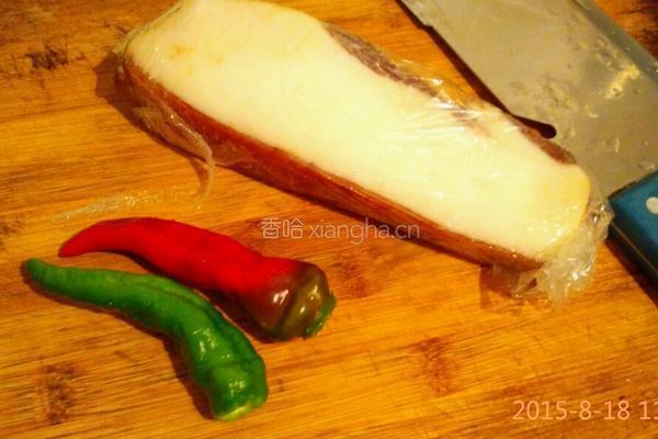 腊肉炒竹笋的做法图解2