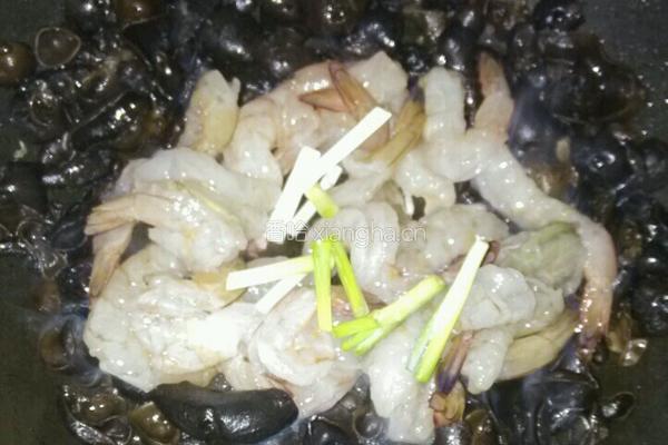 木耳虾仁炒蛋的做法图解4