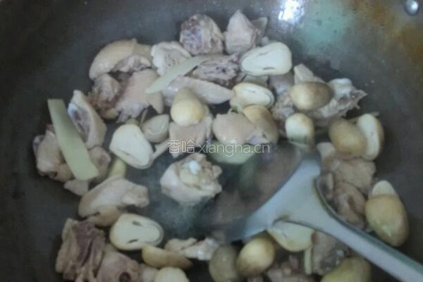 蘑菇炒鸡肉的做法图解6