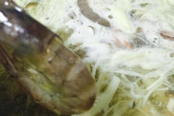 菌菇鲜虾大酱汤的做法图解8