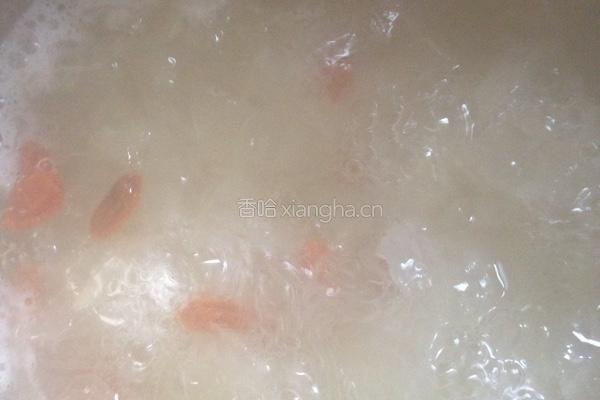银耳莲子羹的做法图解3