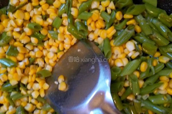 鸡蛋玉米炒空心菜根的做法图解4