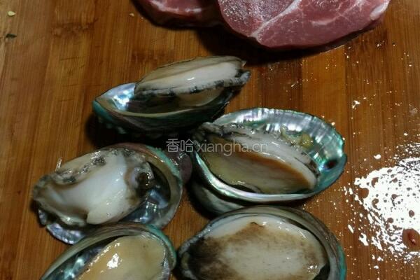 鲜鲍鱼瘦肉汤。 的做法图解1