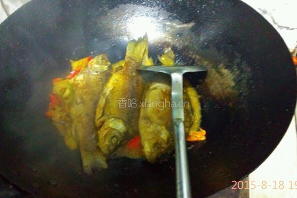 煎鲫鱼的做法图解6