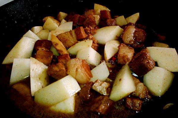 红烧肉炖土豆的做法图解7