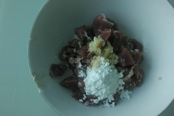 黑椒时蔬牛肉丁的做法图解1