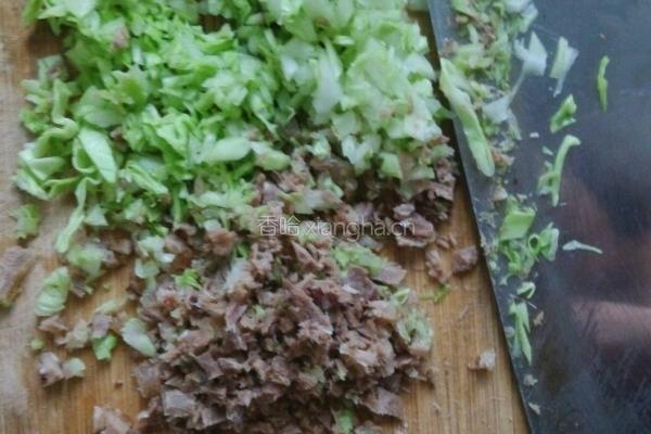 包菜牛肉鸡蛋羹的做法图解1