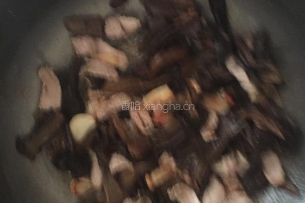 肉丝炒黑牛干菌的做法图解5