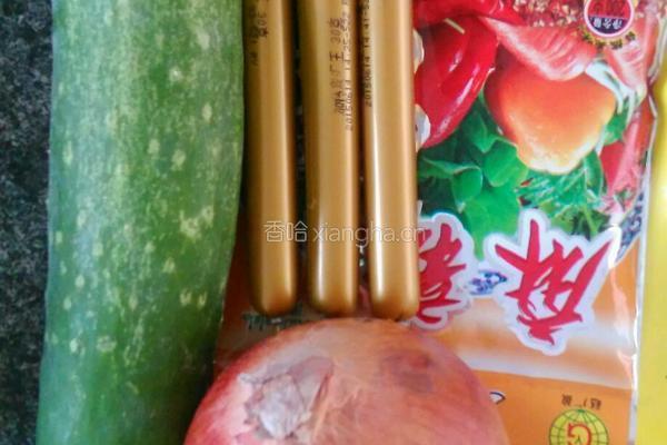 洋葱火腿炒黄瓜的做法图解1