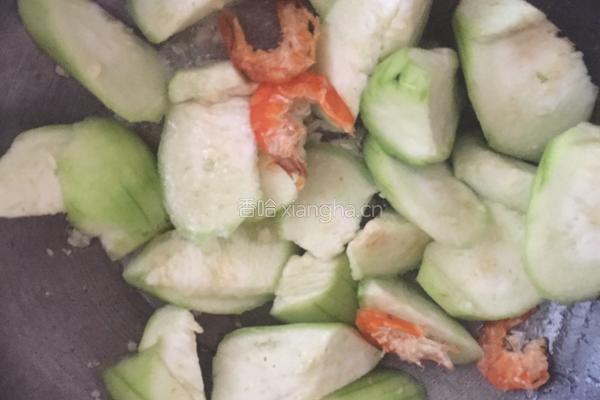 肉沫虾仁丝瓜汤的做法图解4