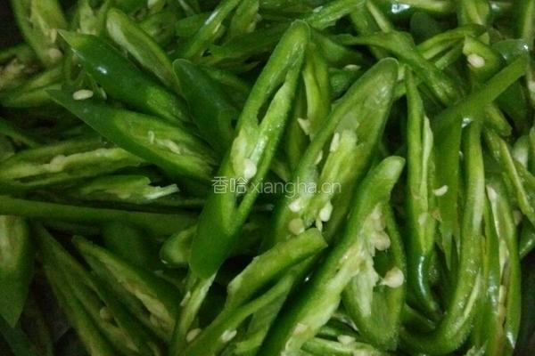青椒肉丝的做法图解1