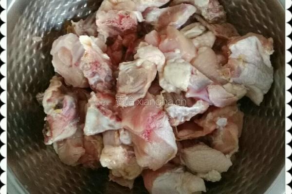 为爱做倒菜一一小鸡炖蘑菇的做法图解1