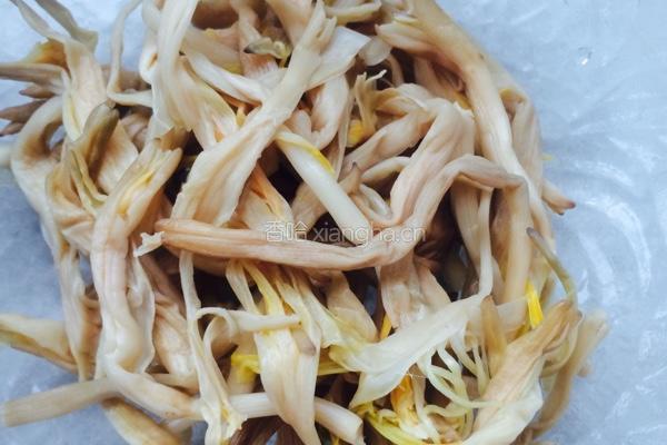小排炖黄花菜的做法图解3
