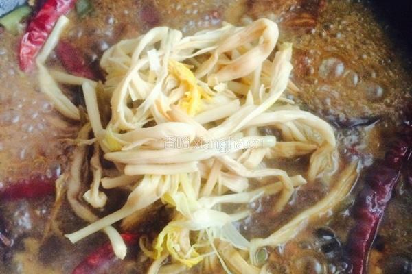 小排炖黄花菜的做法图解7