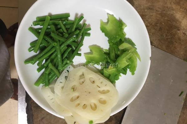 油辣子拌三样的做法图解3