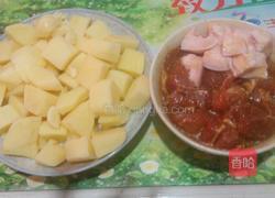 土豆煲肉的做法图解2