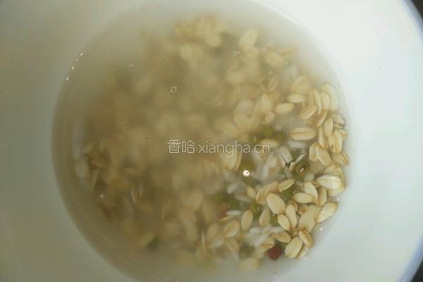 红枣花生八宝粥的做法图解3