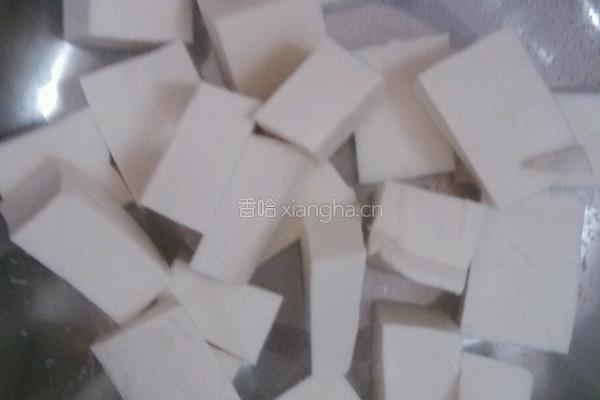 冬菜瘦肉豆腐鸡蛋汤的做法图解1