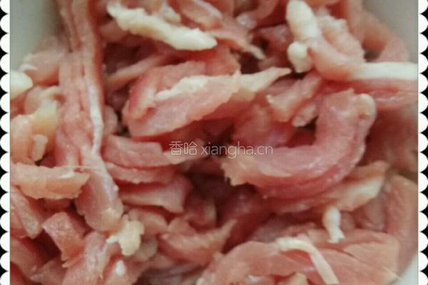 牛肉丝烧茄子的做法图解1