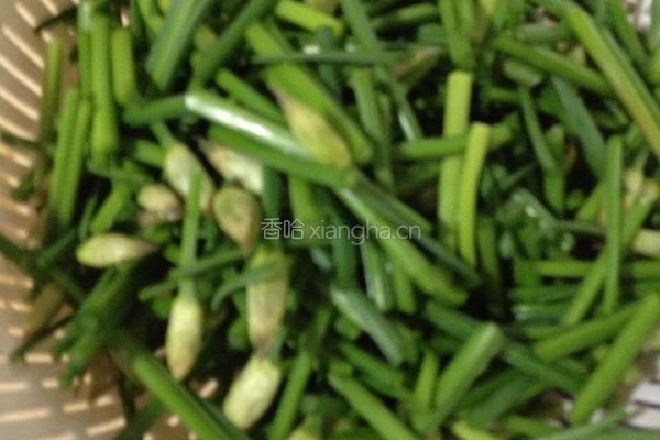 韭菜花肉丝的做法图解1
