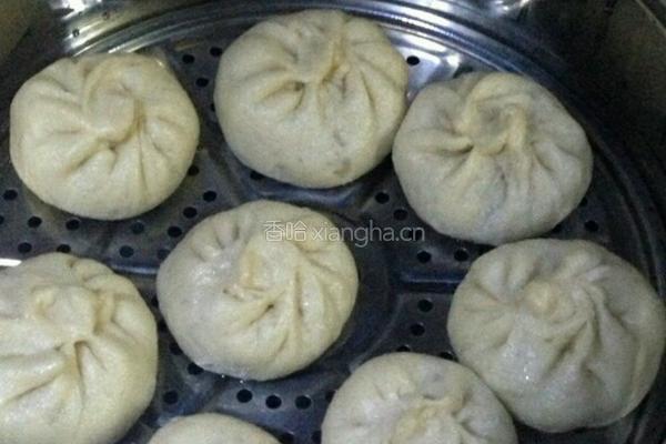 猪肉芹菜香菇包子的做法图解9