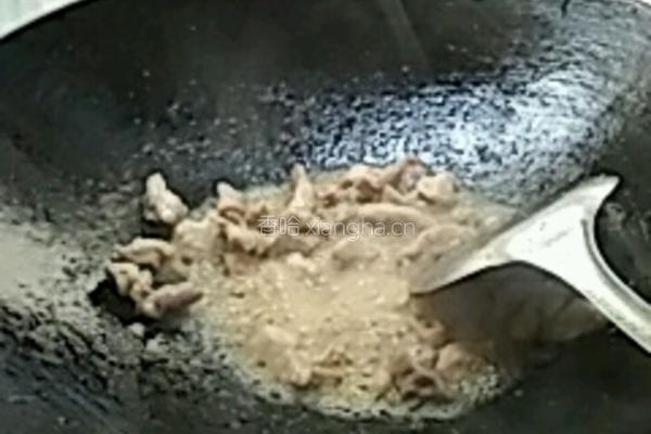 腐竹西芹炒瘦肉的做法图解2