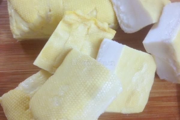 蒜焖豆腐的做法图解1