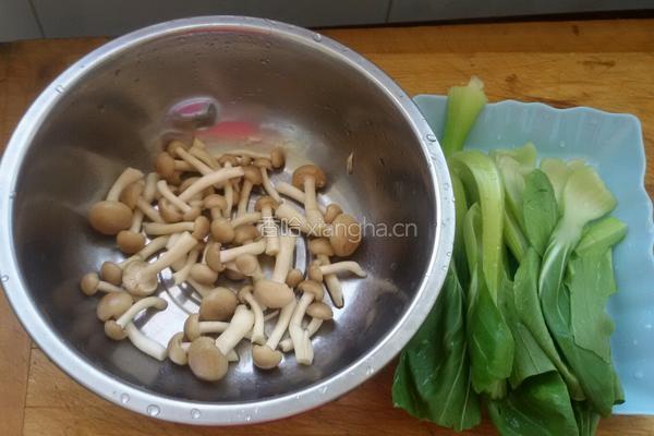 蚝油蟹味菇的做法图解1
