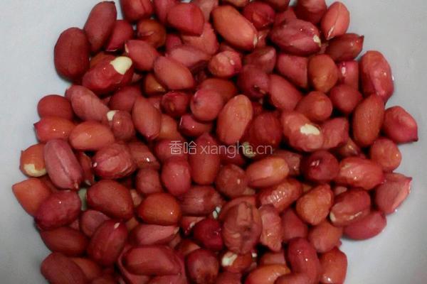 凉拌腐竹芹菜花生米丁的做法图解3