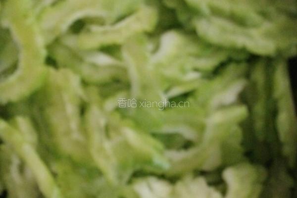 蜜汁苦瓜的做法图解1
