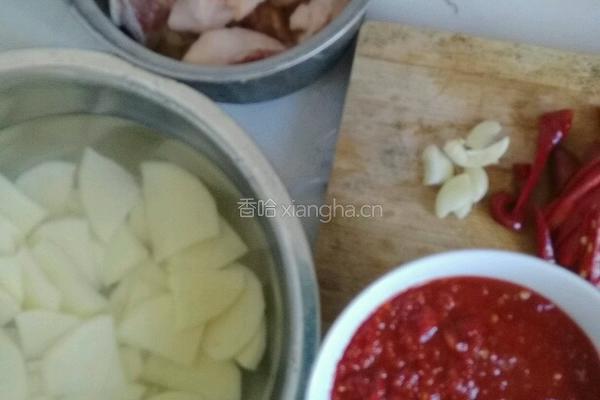 干锅土豆鸡的做法图解1