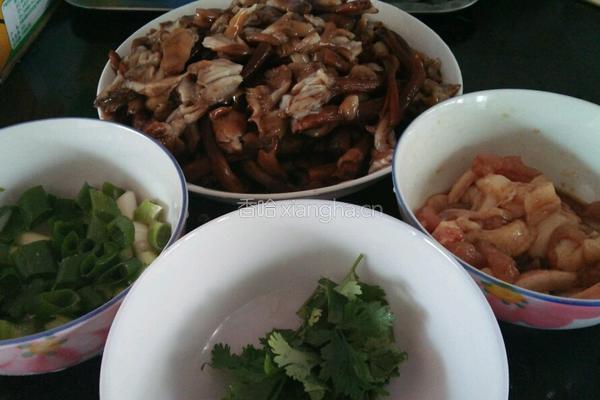 东北蘑菇冬瓜肉汤的做法图解4