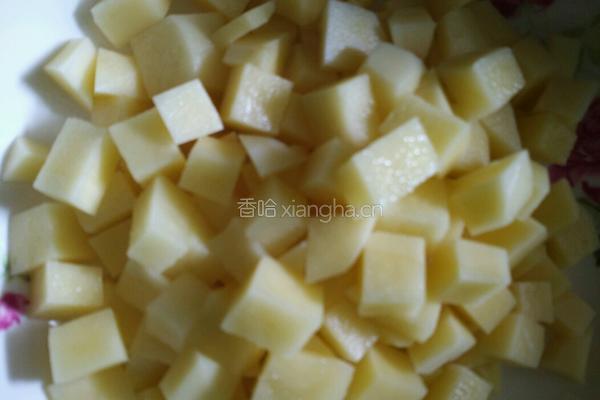 土豆焖肉的做法图解1