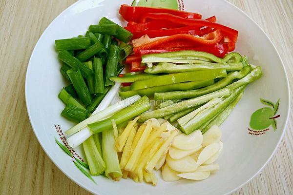 双椒榨菜丝的做法图解4