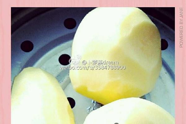 笑脸土豆饼的做法图解1
