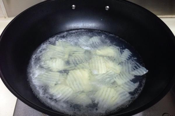 香肠煎土豆的做法图解3
