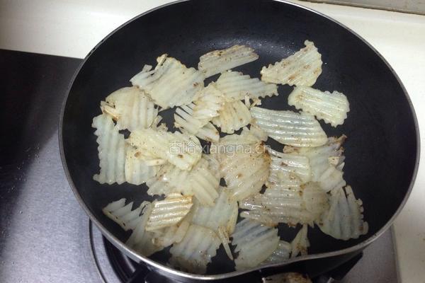 香肠煎土豆的做法图解5