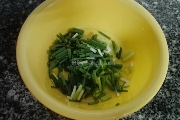 双椒煮腐竹的做法图解2