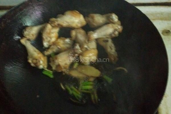 土豆炖翅根的做法图解3
