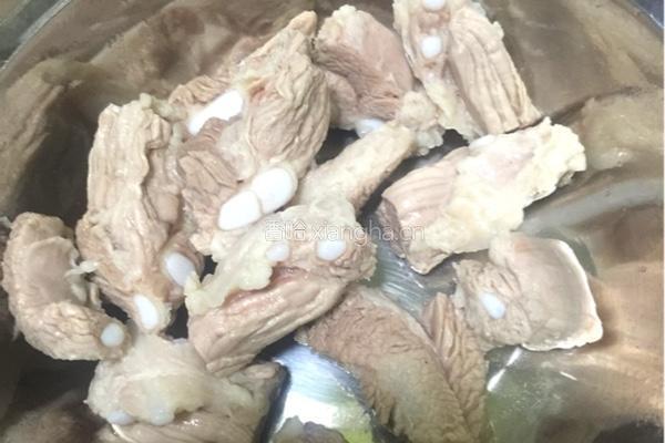 排骨焖饭的做法图解2